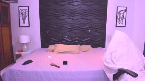 Sara Sofia online show from 11/22/25, 09:14