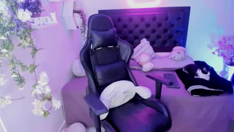 Snapshot of sarastorm666 chatting on 10/23/25, 12:54 Sara online show from 10/23/25, 12:54