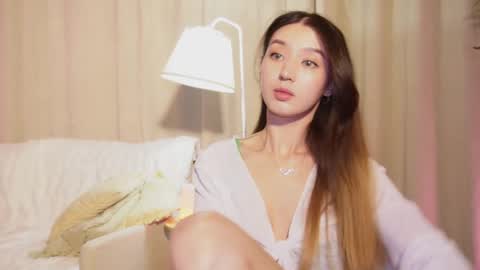 Snapshot of sarasuo chatting on 02/08/25, 12:17 Shara online show from 02/08/25, 12:17