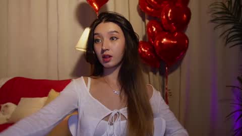 Snapshot of sarasuo chatting on 02/17/25, 12:27 Shara online show from 02/17/25, 12:27