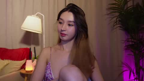 Snapshot of sarasuo chatting on 02/23/25, 01:32 Shara online show from 02/23/25, 01:32