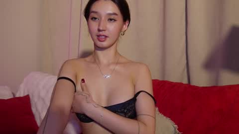 Snapshot of sarasuo chatting on 02/23/25, 04:35 Shara online show from 02/23/25, 04:35