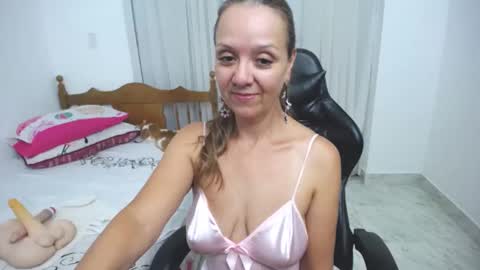 Snapshot of saray1221 chatting on 02/05/25, 12:31 saray1221 online show from 02/05/25, 12:31