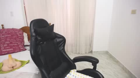 Snapshot of saray1221 chatting on 02/08/25, 07:38 saray1221 online show from 02/08/25, 07:38