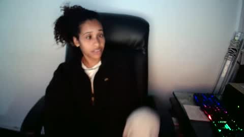 Snapshot of saraylittle chatting on 12/13/25, 09:42 Saray online show from 12/13/25, 09:42