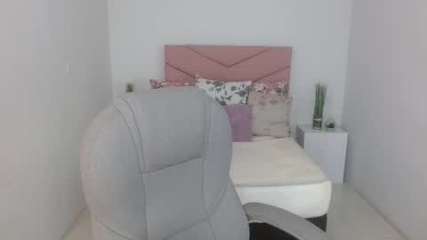 Saray Vega online show from 10/24/25, 07:21