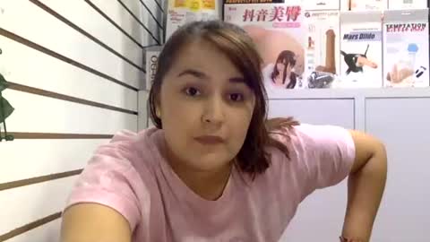 Snapshot of sarayx chatting on 11/15/25, 08:05 mery online show from 11/15/25, 08:05