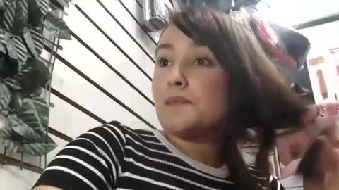 Snapshot of sarayx chatting on 11/27/25, 05:48 mery online show from 11/27/25, 05:48