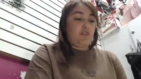 Snapshot of sarayx chatting on 12/17/25, 06:14 mery online show from 12/17/25, 06:14