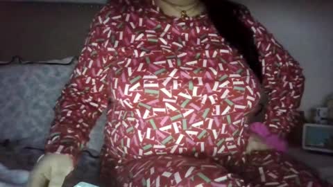 Snapshot of saretta46 chatting on 12/04/25, 01:04 Sara online show from 12/04/25, 01:04