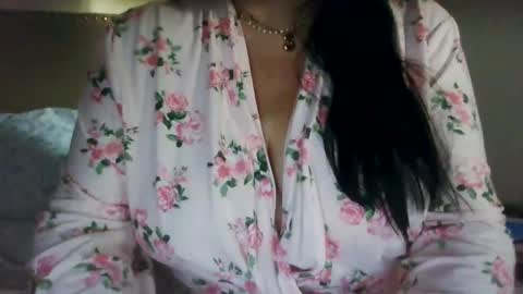 Snapshot of saretta46 chatting on 04/27/26, 11:25 Sara online show from 04/27/26, 11:25