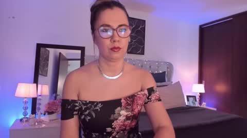 Snapshot of sarhamccormick chatting on 09/12/25, 01:33 sarha online show from 09/12/25, 01:33