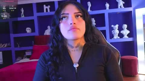 Sari  online show from 10/19/25, 09:37