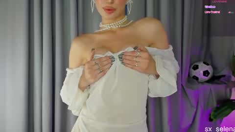 Your Selena 3 online show from 07/05/26, 04:19