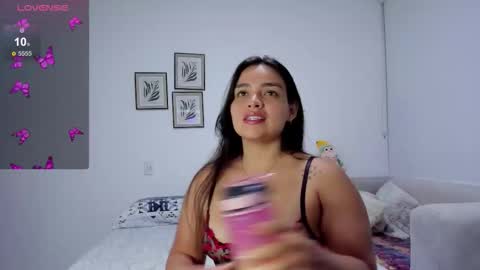 Snapshot of saritadolly_ chatting on 12/21/25, 03:57 Sara Cute online show from 12/21/25, 03:57