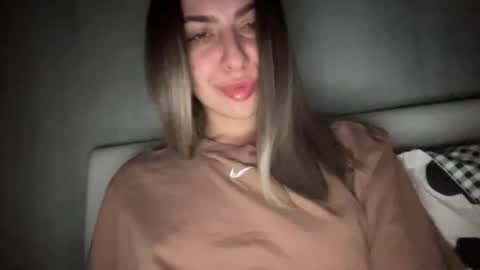 Snapshot of sarrah_rossy chatting on 09/14/25, 09:36 Sarrah online show from 09/14/25, 09:36