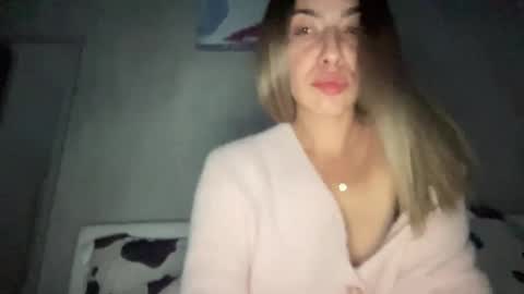 Snapshot of sarrah_rossy chatting on 10/12/25, 08:52 Sarrah online show from 10/12/25, 08:52