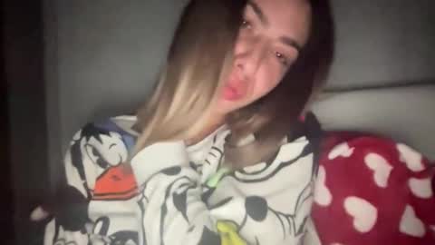 Snapshot of sarrah_rossy chatting on 11/06/25, 10:54 Sarrah online show from 11/06/25, 10:54