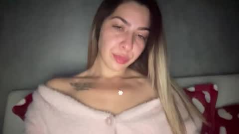 Snapshot of sarrah_rossy chatting on 11/21/25, 11:03 Sarrah online show from 11/21/25, 11:03