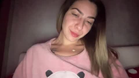 Snapshot of sarrah_rossy chatting on 11/26/25, 10:22 Sarrah online show from 11/26/25, 10:22