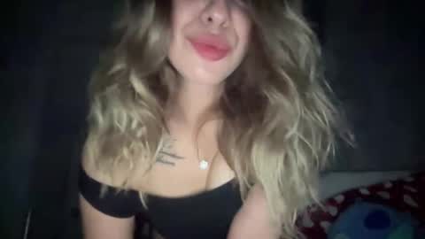 Snapshot of sarrah_rossy chatting on 12/01/25, 01:10 Sarrah online show from 12/01/25, 01:10