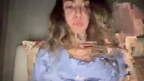 Snapshot of sarrah_rossy chatting on 12/17/25, 09:32 Sarrah online show from 12/17/25, 09:32