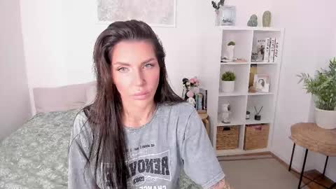 Sasha Miro online show from 09/11/25, 02:00