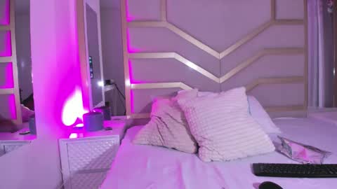 sasha_morelli online show from 12/14/25, 01:38