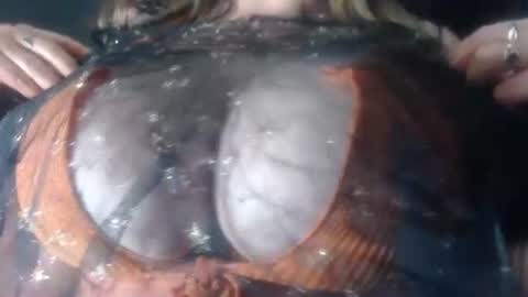 Snapshot of sasha_multiorgasmic chatting on 10/19/25, 11:22 sasha online show from 10/19/25, 11:22