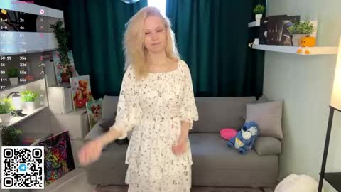 Snapshot of sashablonde_ chatting on 05/19/26, 05:58 Sasha online show from 05/19/26, 05:58