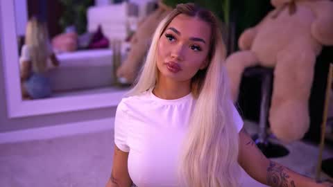 Dennise online show from 09/19/25, 06:41