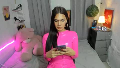 ESTELLA online show from 02/25/25, 04:00