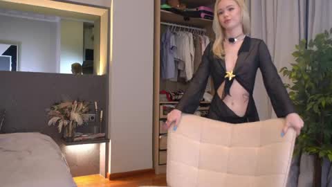 Snapshot of sashalore chatting on 04/15/26, 02:40 sashalore online show from 04/15/26, 02:40