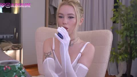Snapshot of sashalore chatting on 05/18/26, 03:13 sashalore online show from 05/18/26, 03:13