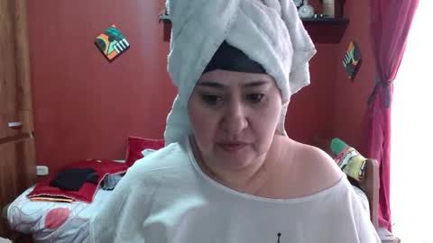 Snapshot of sasharosee2 chatting on 12/18/25, 12:44 S A S H A R O S E online show from 12/18/25, 12:44