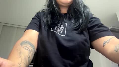 Snapshot of sasshamoon chatting on 11/15/25, 06:55 sasshamoon online show from 11/15/25, 06:55