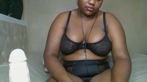 sassie_bee online show from 12/17/24, 02:23