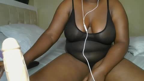 sassie_bee online show from 01/18/25, 12:24