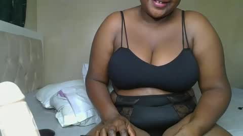 sassie_bee online show from 02/01/25, 12:18