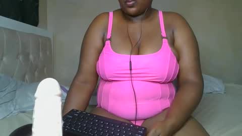 sassie_bee online show from 02/25/25, 09:46