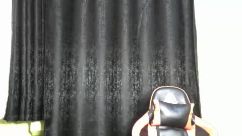 Snapshot of sassy_lyne chatting on 12/15/25, 11:14 sassy_lyne online show from 12/15/25, 11:14