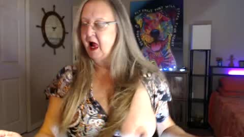 Snapshot of sassybeaver chatting on 06/16/26, 01:08 Trish online show from 06/16/26, 01:08