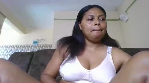 Snapshot of sassygal22 chatting on 10/09/25, 10:35 sassygal22 online show from 10/09/25, 10:35