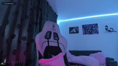 Snapshot of satanbabee_ chatting on 11/09/25, 11:25 im expecting 300 thumbs up on my altar online show from 11/09/25, 11:25