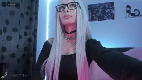 Snapshot of satanbabee_ chatting on 11/18/25, 02:06 im expecting 300 thumbs up on my altar online show from 11/18/25, 02:06