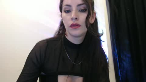 Nia online show from 01/11/25, 01:16