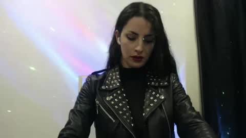 Nia online show from 01/14/25, 12:43