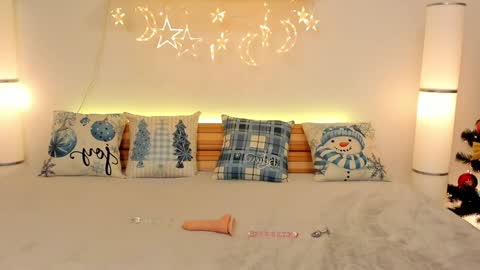 Snapshot of satimilf_ chatting on 12/30/24, 10:34 Sati online show from 12/30/24, 10:34