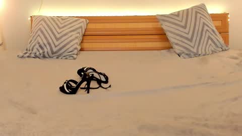 Snapshot of satimilf_ chatting on 01/12/25, 01:32 Sati online show from 01/12/25, 01:32