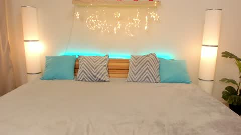 Snapshot of satimilf_ chatting on 01/19/25, 10:49 Sati online show from 01/19/25, 10:49